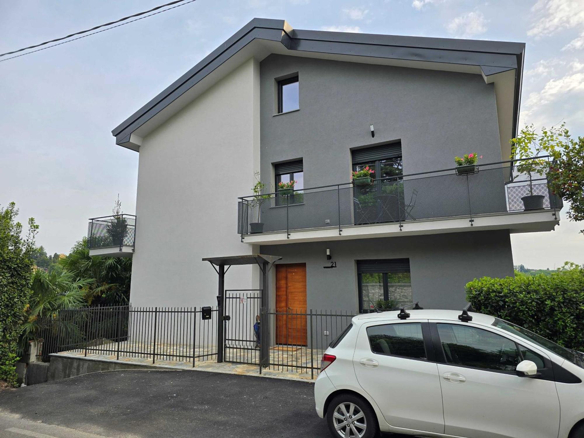 Art Garage Varese Biandronno Exterior photo